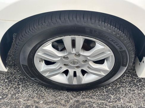 Used 2011 Nissan Altima 2.5 SL w/ 2.5SL Pkg FWD image 8