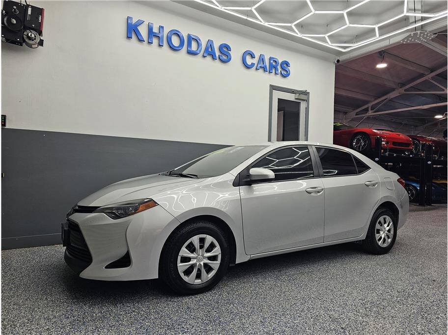 Used 2017 Toyota Corolla L w/ Carpet Mat Package (TMS) FWD image 2