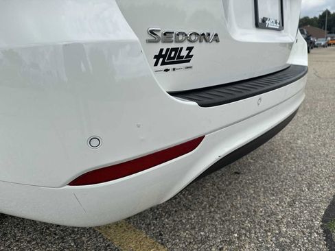 Used 2016 Kia Sedona LX w/ LX Essentials Premium Package FWD image 6