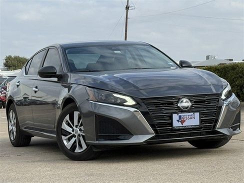 Used 2025 Nissan Altima 2.5 S image 1