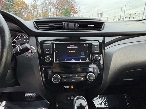 Used 2022 Nissan Rogue Sport SV image 14