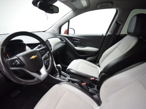 Used 2021 Chevrolet Trax LT w/ Driver Confidence Package image 8