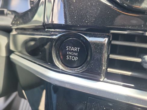 Used 2025 Nissan Pathfinder SV FWD image 36