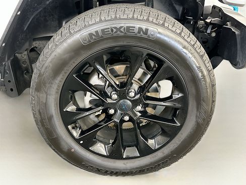 Used 2024 Jeep Wrangler Unlimited Sahara w/ Safety Group AWD/4WD image 11