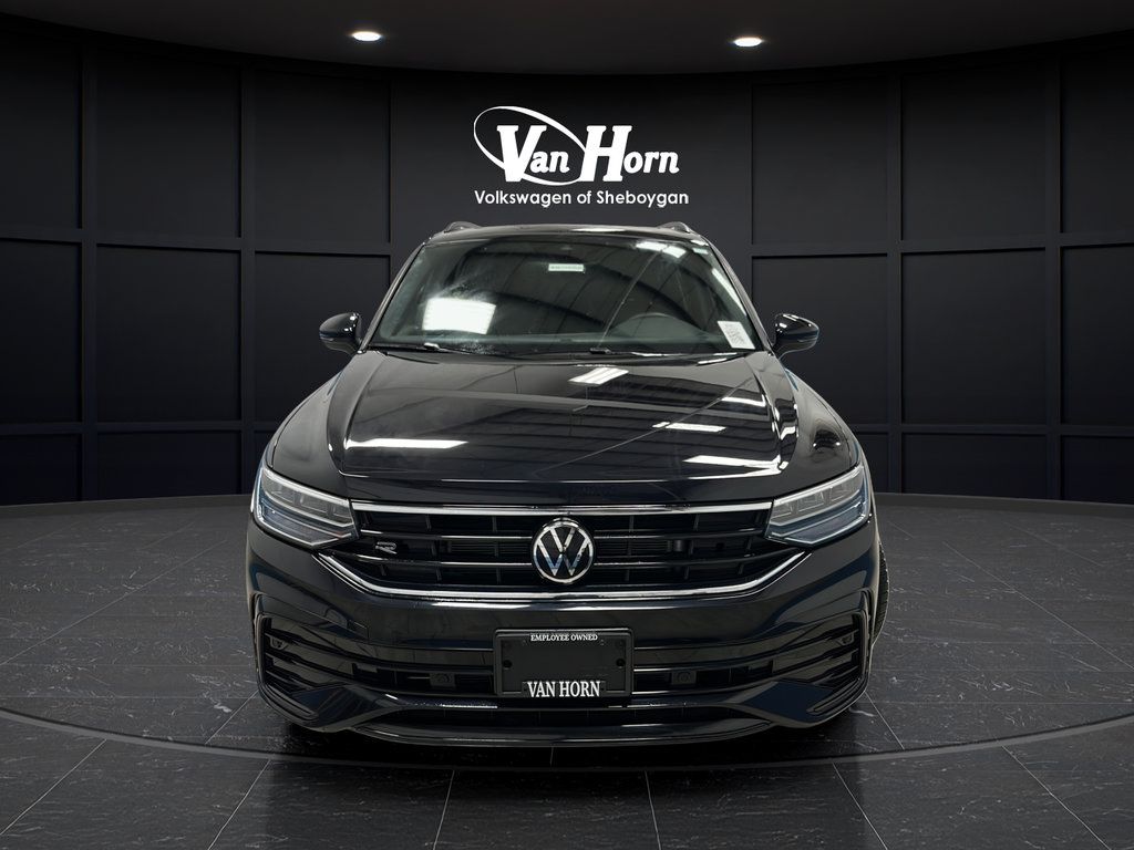 Used 2024 Volkswagen Tiguan SE R-Line AWD/4WD image 2