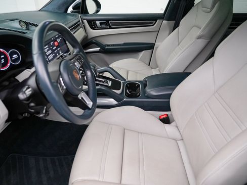 Used 2021 Porsche Cayenne Turbo AWD/4WD image 27