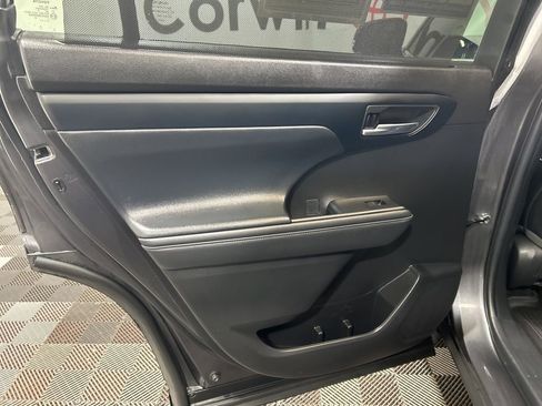 Used 2022 Toyota Highlander XLE image 20
