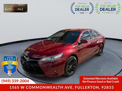 Used 2017 Toyota Camry SE image 1