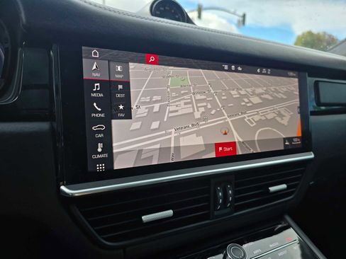 Used 2021 Porsche Cayenne Turbo S image 36