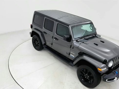 Used 2023 Jeep Wrangler Unlimited Sahara AWD/4WD image 19