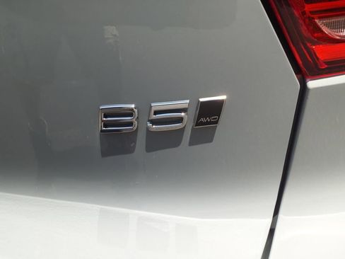 New 2025 Volvo XC40 B5 Core w/ Protection Package Premier image 6