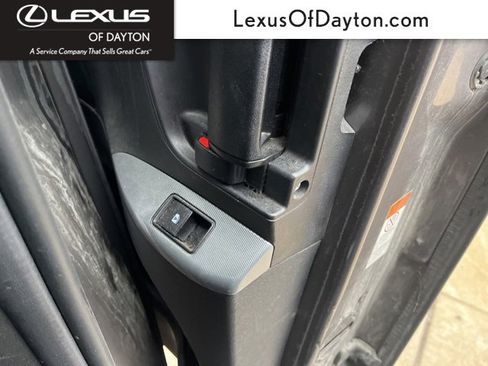 Used 2016 Toyota Sienna L image 29