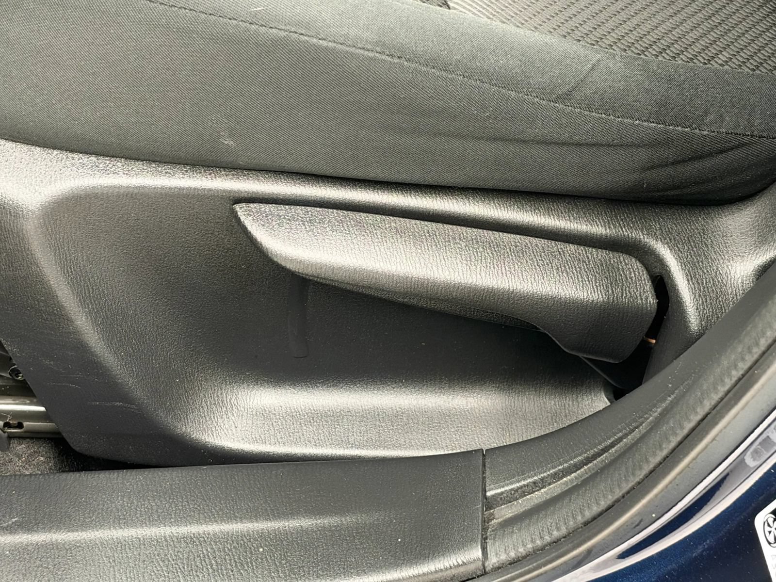 Used 2017 MAZDA MAZDA3 Sport FWD image 26