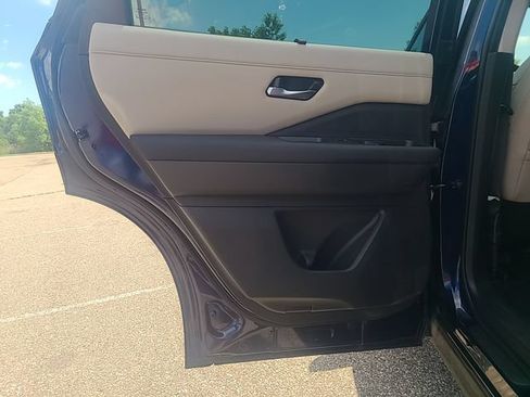 Used 2023 Nissan Pathfinder SL AWD/4WD image 22