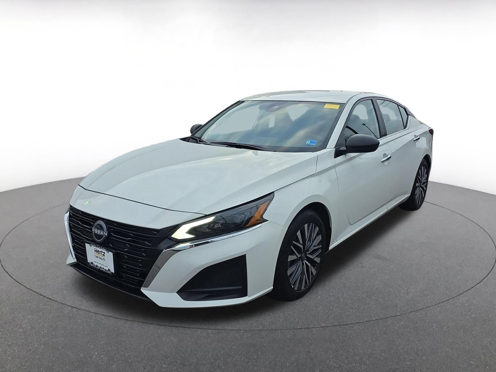 Used 2025 Nissan Altima 2.5 SV FWD image 3