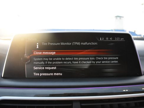 Used 2017 BMW 740i image 22