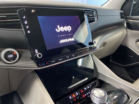 Used 2024 Jeep Wagoneer Series II w/ Flexible Seating Group image 17