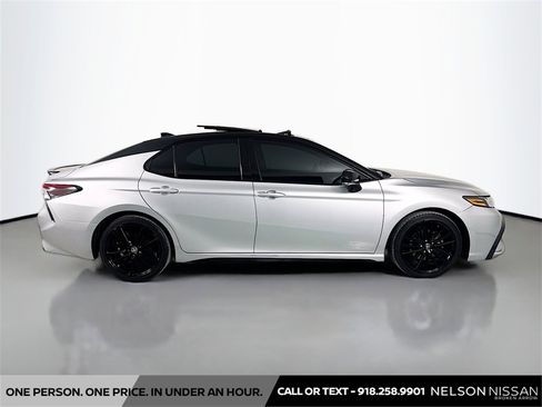 Used 2022 Toyota Camry XSE image 4