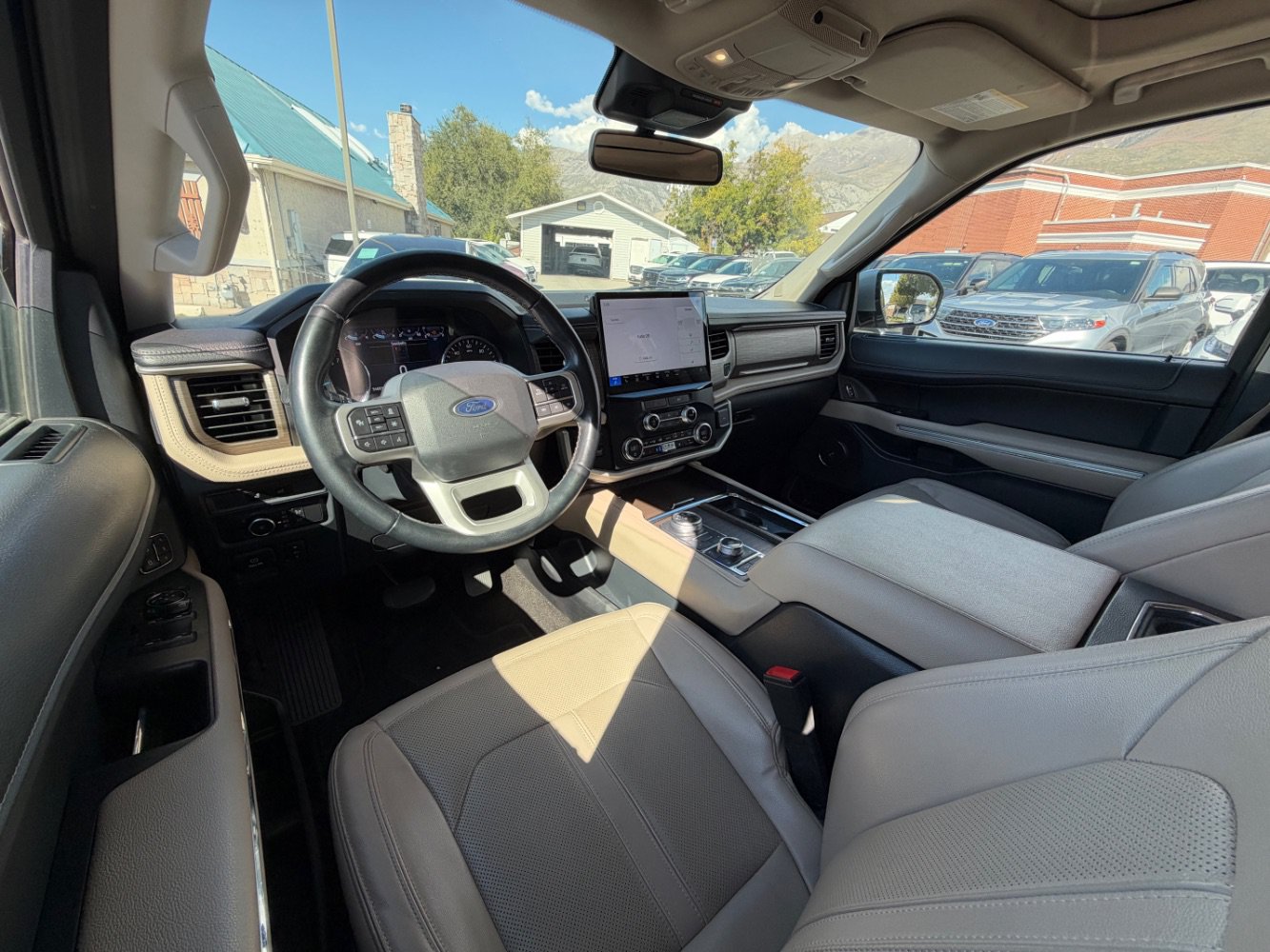Used 2023 Ford Expedition Limited AWD/4WD image 17
