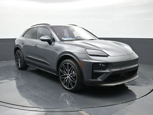 New 2025 Porsche Macan Turbo Electric AWD/4WD image 31