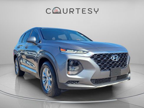 Used 2019 Hyundai Santa Fe SE image 5