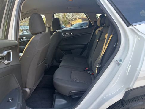 Used 2025 Kia Sportage LX image 23