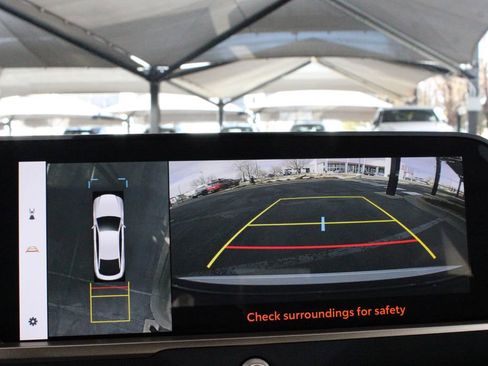 Certified 2025 Toyota Crown Platinum image 36