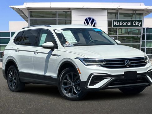 Used 2023 Volkswagen Tiguan SE FWD image 2