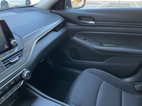 Used 2025 Nissan Altima 2.5 SV image 34