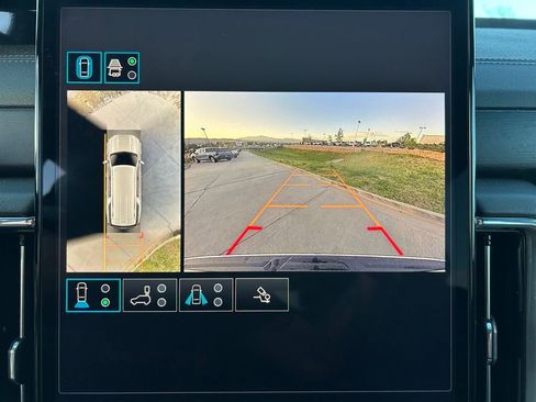 Used 2025 GMC Yukon XL Denali AWD/4WD image 17