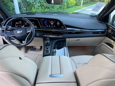 Used 2024 Cadillac Escalade Premium Luxury image 21