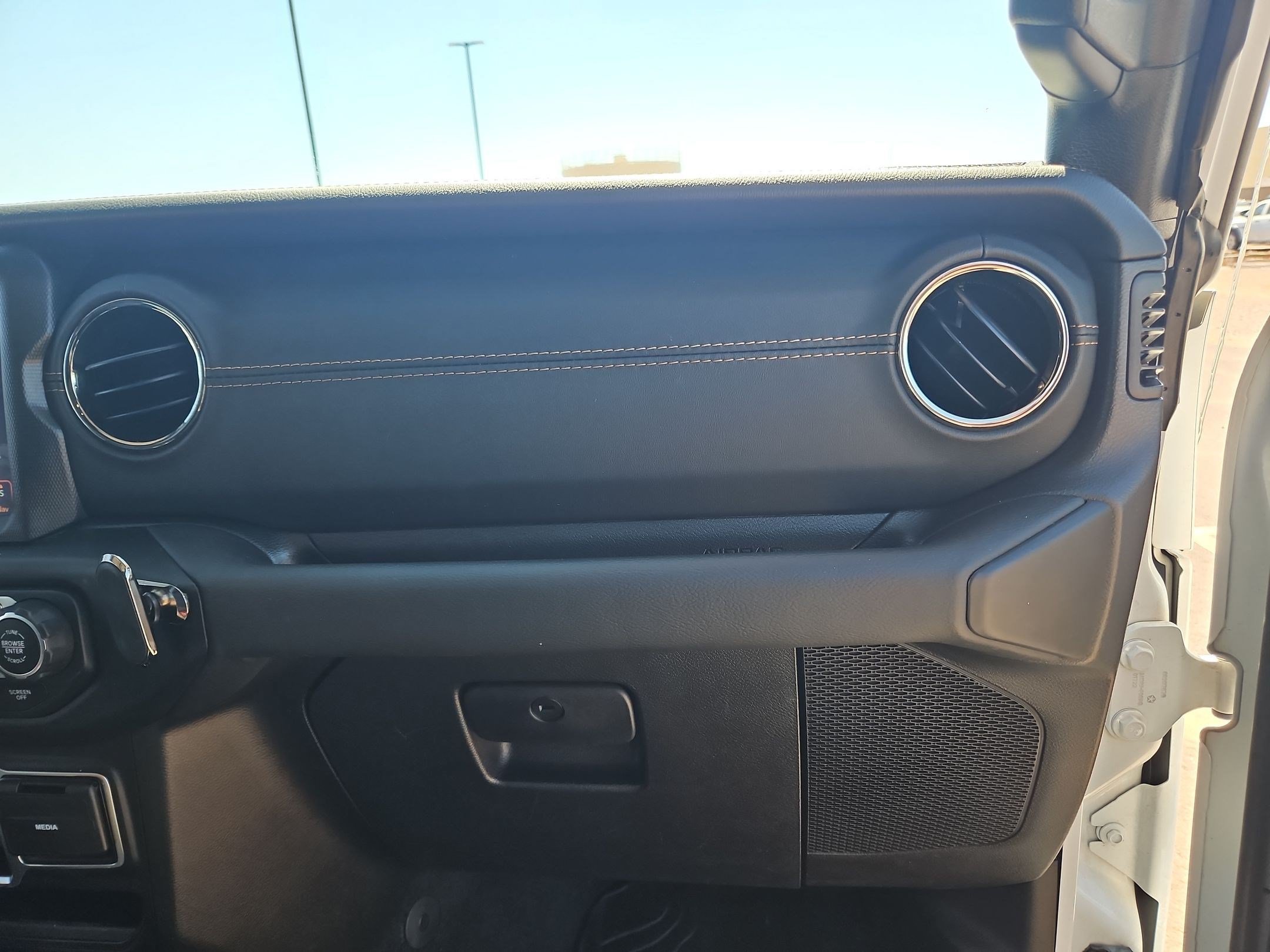 Used 2023 Jeep Wrangler Unlimited Sahara AWD/4WD image 32