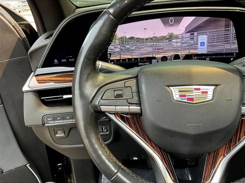 Used 2022 Cadillac Escalade Premium Luxury AWD/4WD image 11