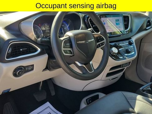 Certified 2024 Chrysler Pacifica Touring-L FWD image 25