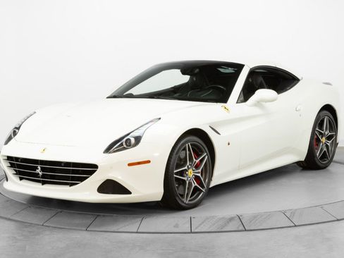 Certified 2016 Ferrari California T image 11