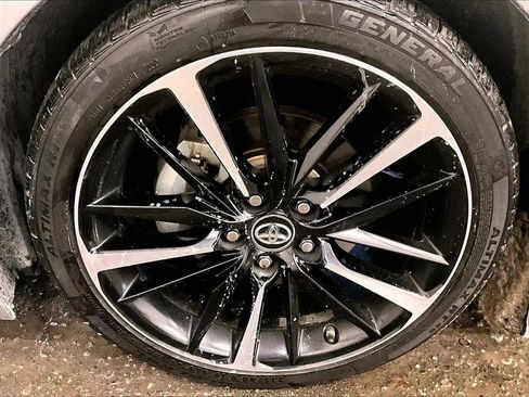 Used 2019 Toyota Camry XSE image 9