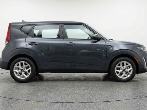 Used 2025 Kia Soul LX w/ LX Technology Package image 11