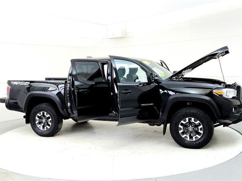 Used 2022 Toyota Tacoma TRD Off-Road w/ Technology Package image 12