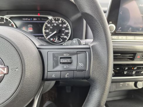 Used 2024 Nissan Rogue S image 21