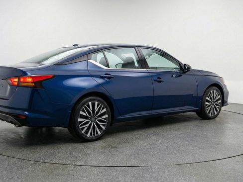 Used 2025 Nissan Altima 2.5 SV image 9