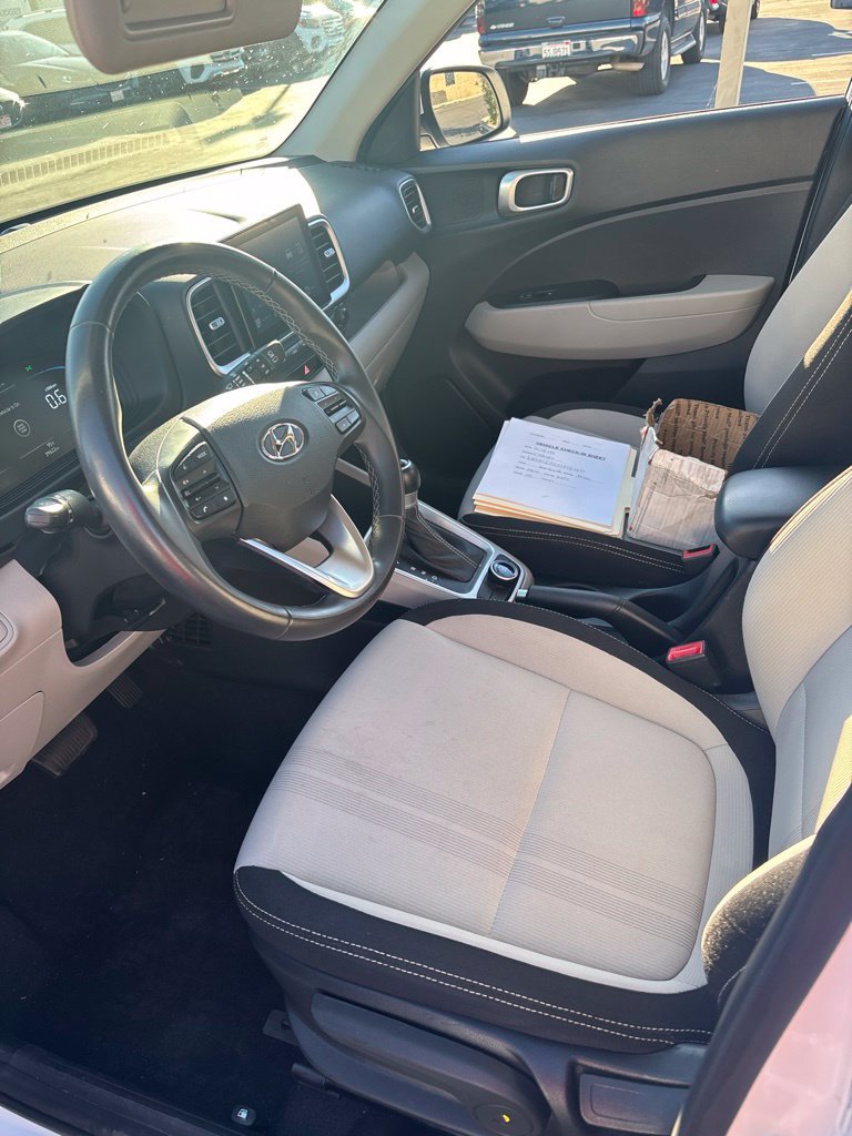Used 2025 Hyundai Venue SEL FWD image 8