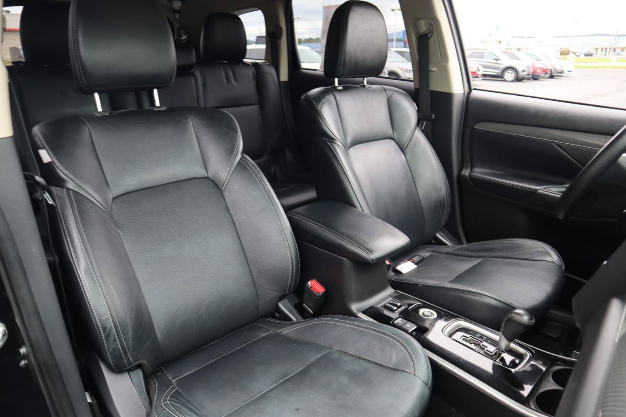 Used 2019 Mitsubishi Outlander SEL AWD/4WD image 34