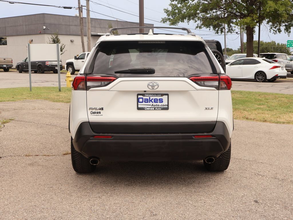 Used 2020 Toyota RAV4 XLE Premium FWD image 5
