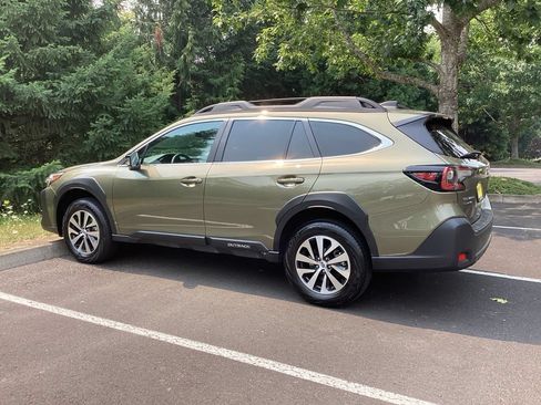 Used 2025 Subaru Outback Premium AWD/4WD image 9