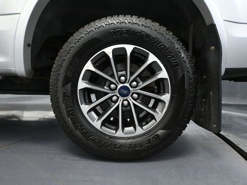 Used 2018 Ford F150 Lariat w/ Equipment Group 502A Luxury AWD/4WD image 16