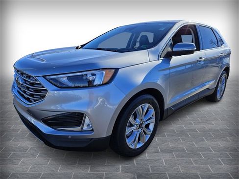 Used 2024 Ford Edge Titanium image 3