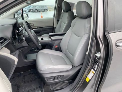 Used 2023 Toyota Sienna XLE image 16