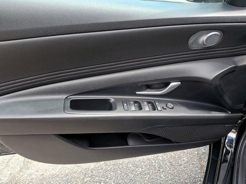 Used 2023 Hyundai Elantra Limited FWD image 15