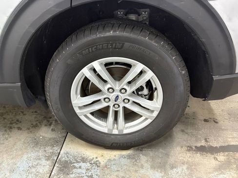 Used 2023 Ford Explorer XLT image 23