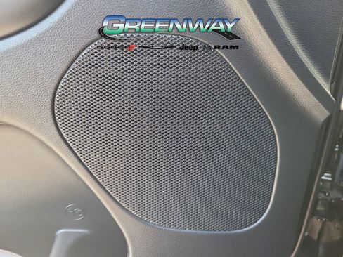 Used 2019 Jeep Grand Cherokee Laredo w/ Laredo X Package image 16